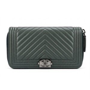 CHANEL Boy Chevron Wallet Silver Lambskin Silver Zippy Small Bag